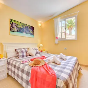 Teide Sol Con Piscina Climatizada, Playa Fanabe, Villa